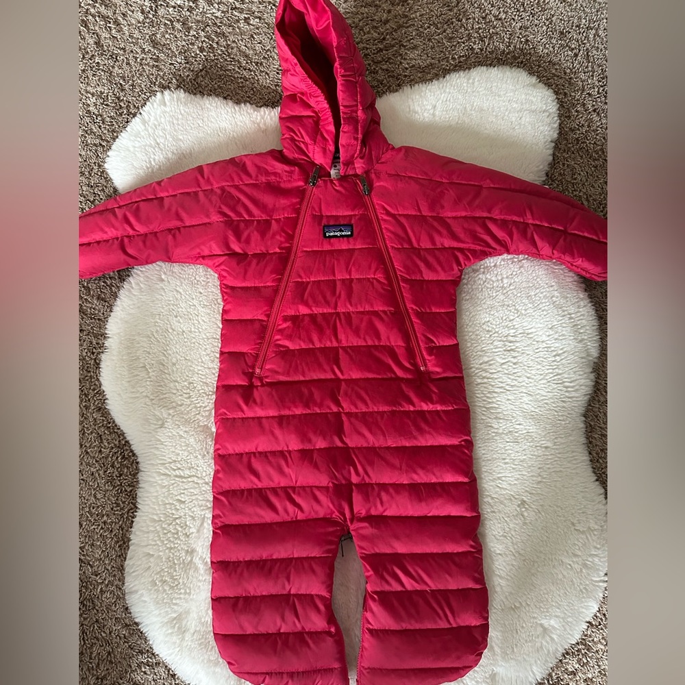 Patagonia DOWN SWEATER BUNTING - 3 months.  Smoke free and pet free home